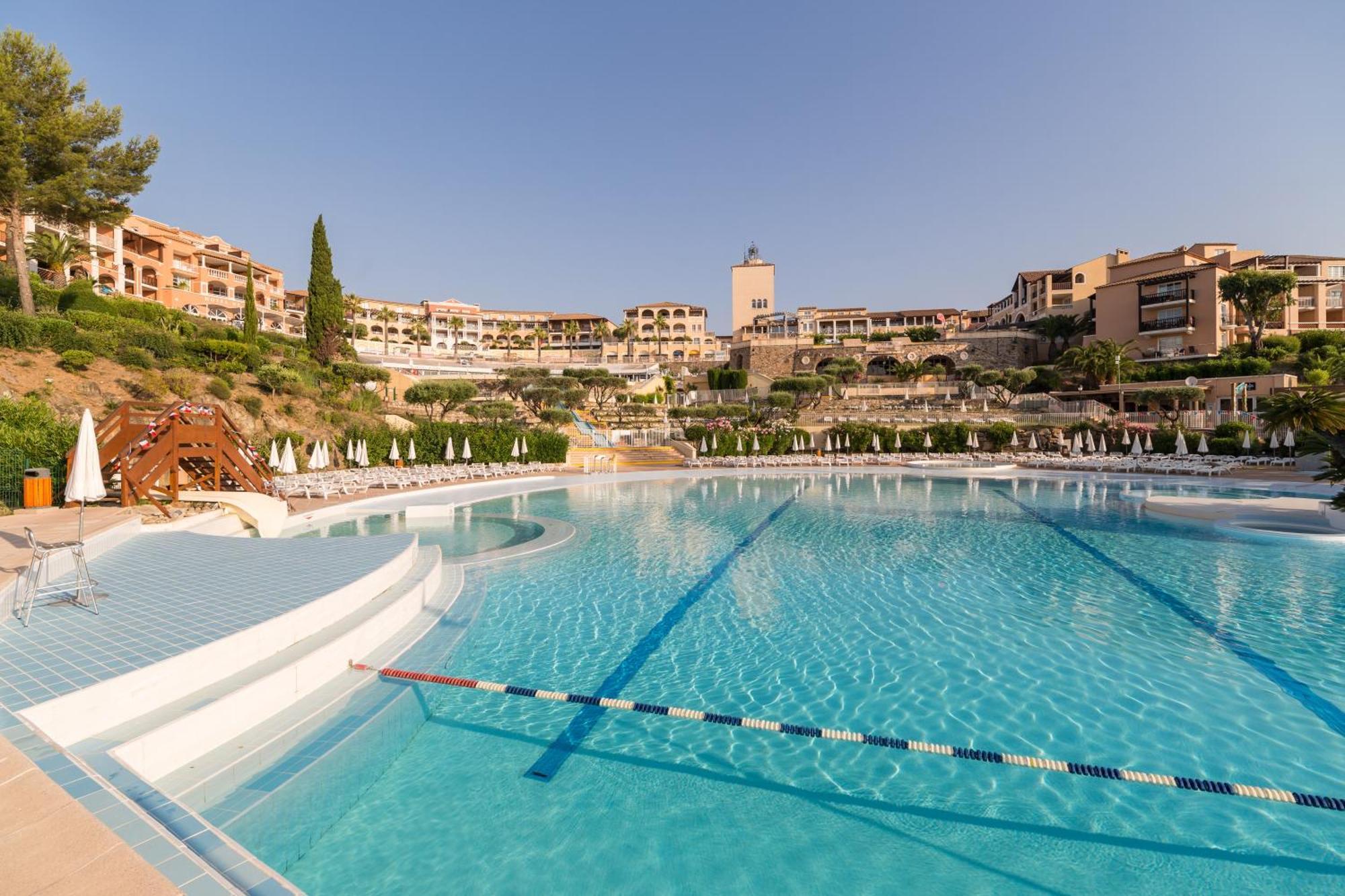Hotel De L'Esterel Pierre & Vacances Saint-Raphaël エクステリア 写真
