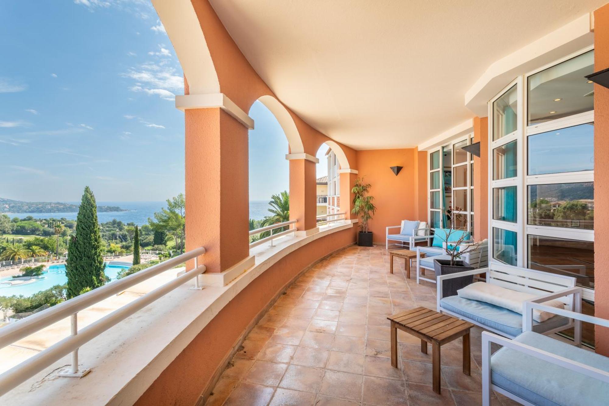 Hotel De L'Esterel Pierre & Vacances Saint-Raphaël エクステリア 写真