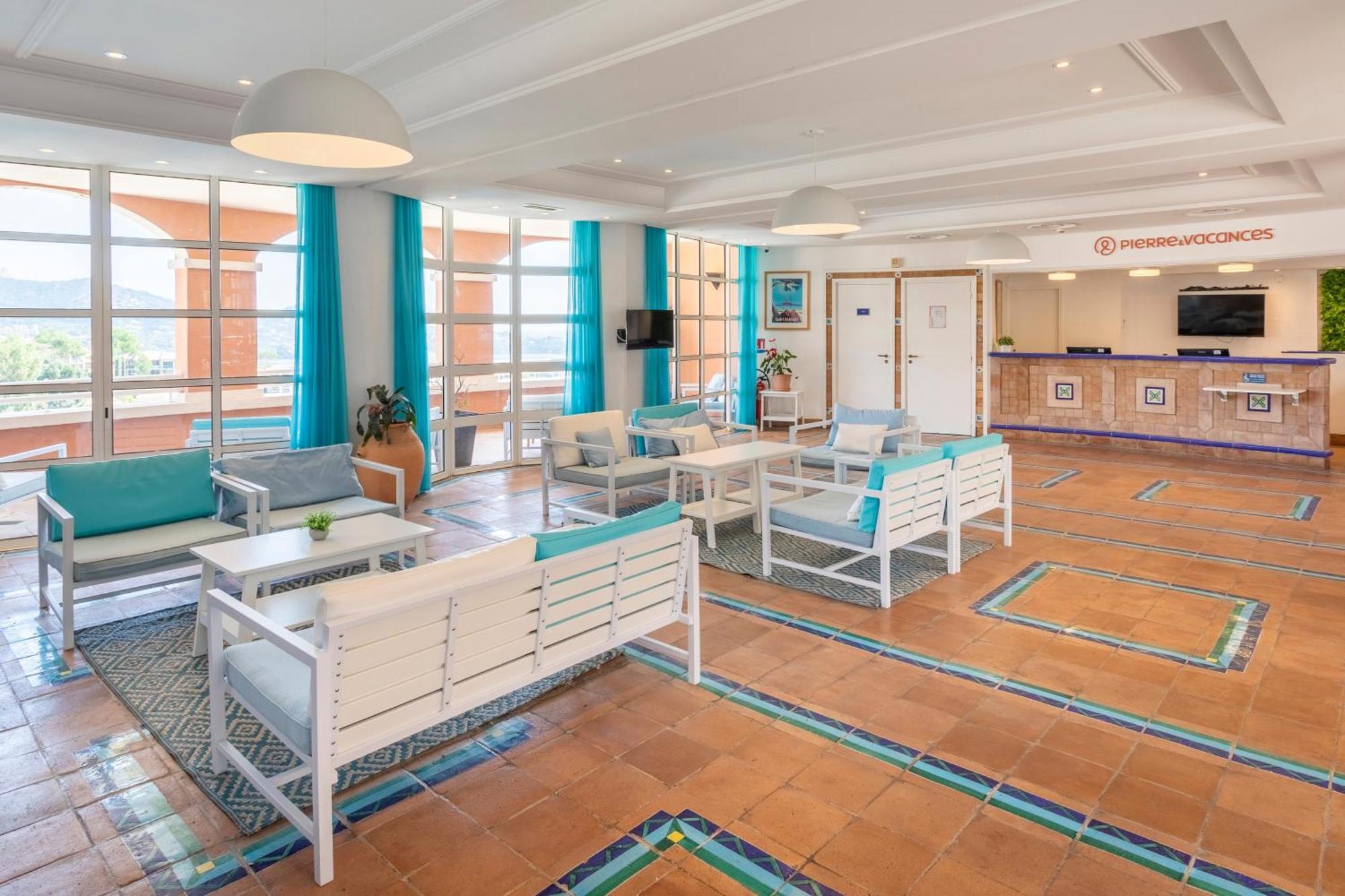 Hotel De L'Esterel Pierre & Vacances Saint-Raphaël エクステリア 写真