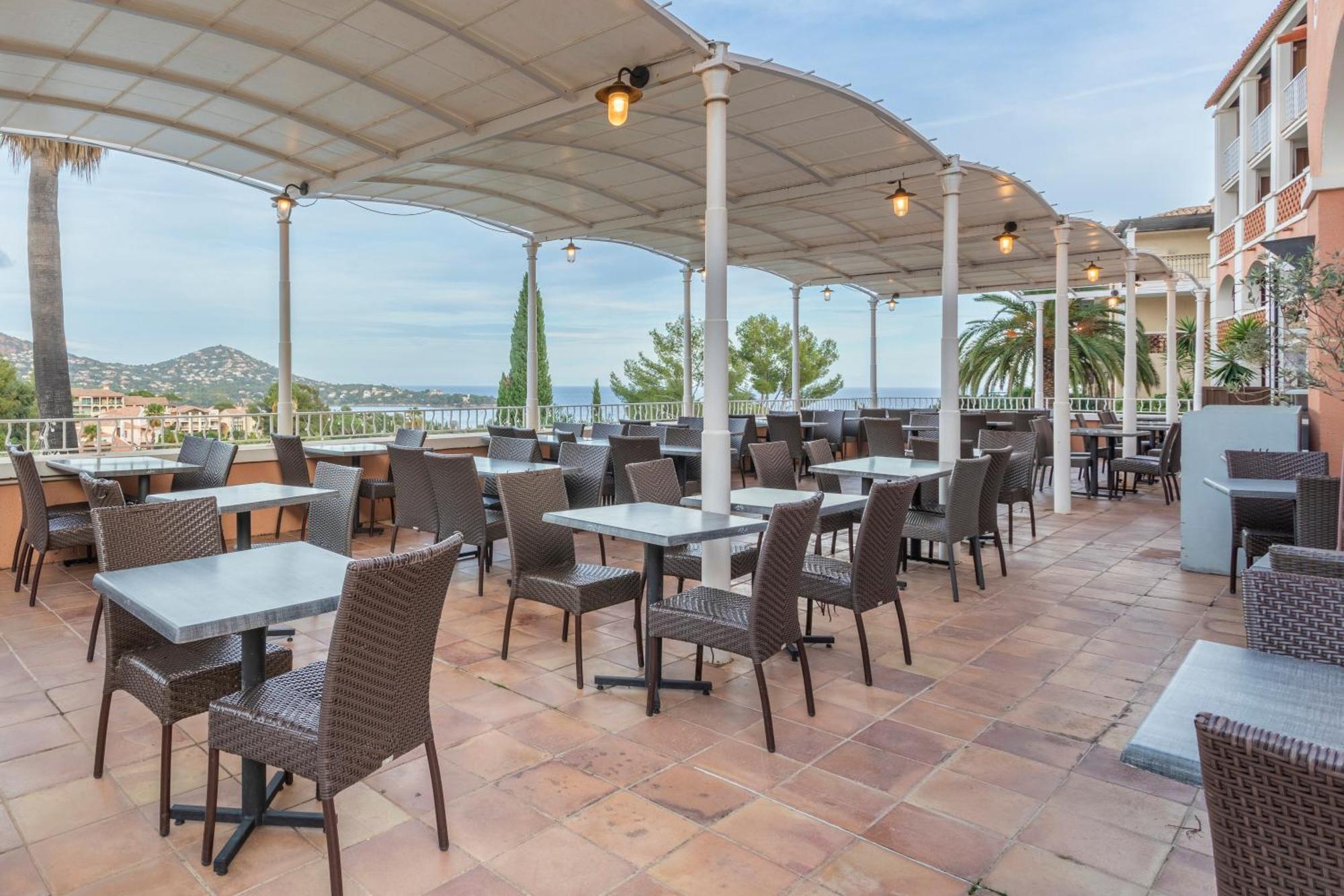 Hotel De L'Esterel Pierre & Vacances Saint-Raphaël エクステリア 写真