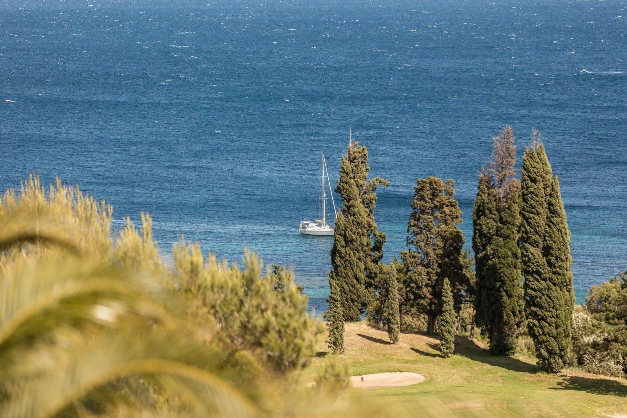 Hotel De L'Esterel Pierre & Vacances Saint-Raphaël エクステリア 写真