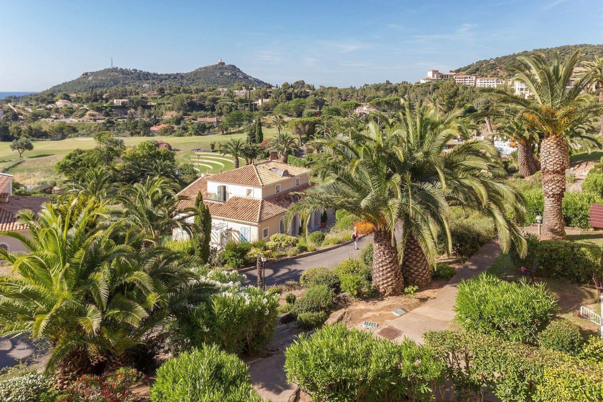 Hotel De L'Esterel Pierre & Vacances Saint-Raphaël エクステリア 写真