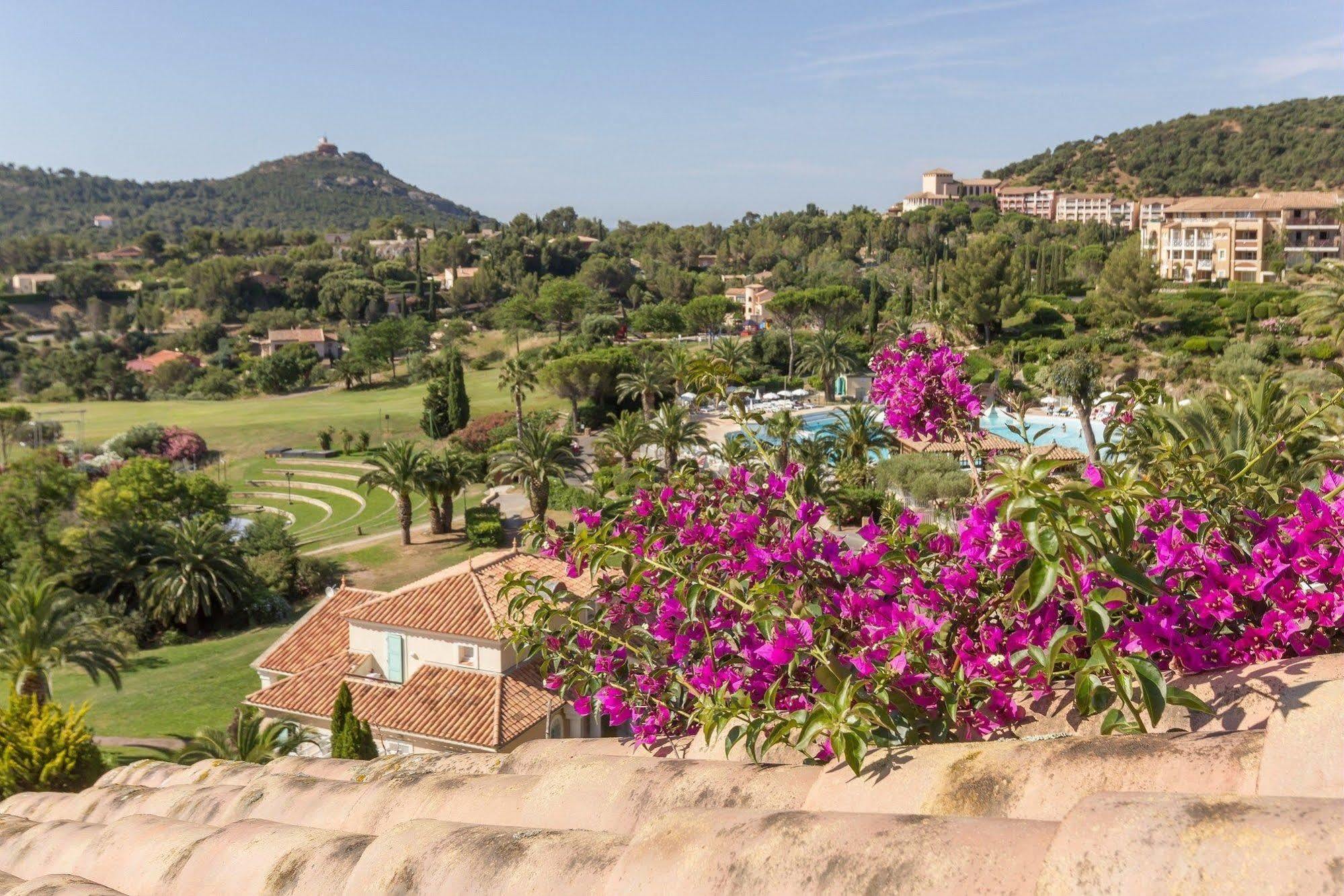 Hotel De L'Esterel Pierre & Vacances Saint-Raphaël エクステリア 写真