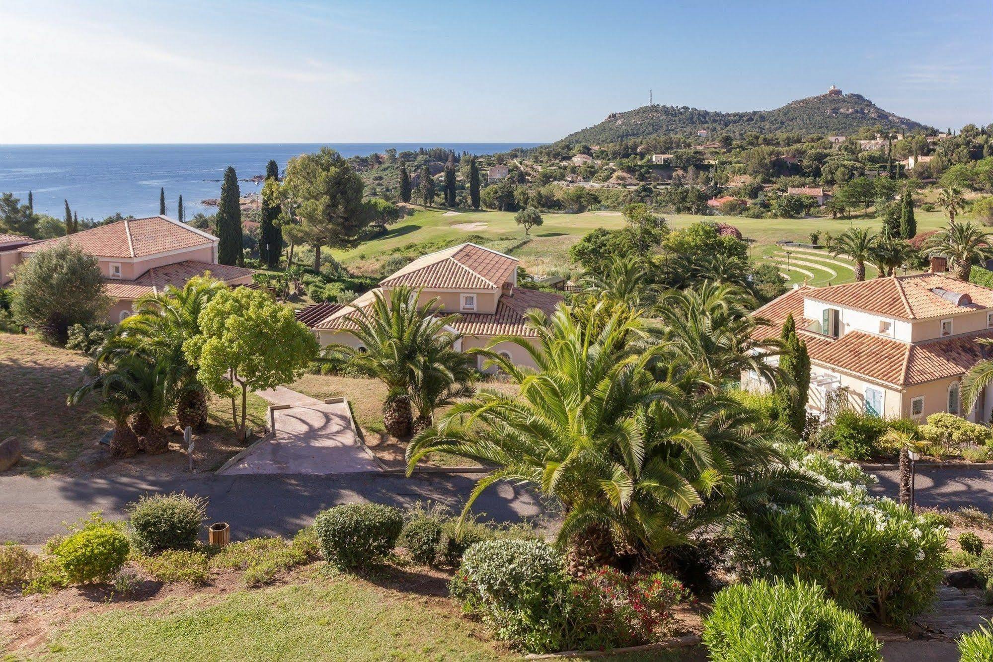 Hotel De L'Esterel Pierre & Vacances Saint-Raphaël エクステリア 写真