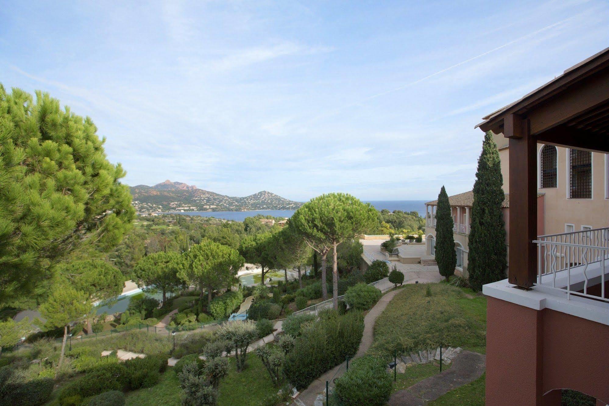 Hotel De L'Esterel Pierre & Vacances Saint-Raphaël エクステリア 写真