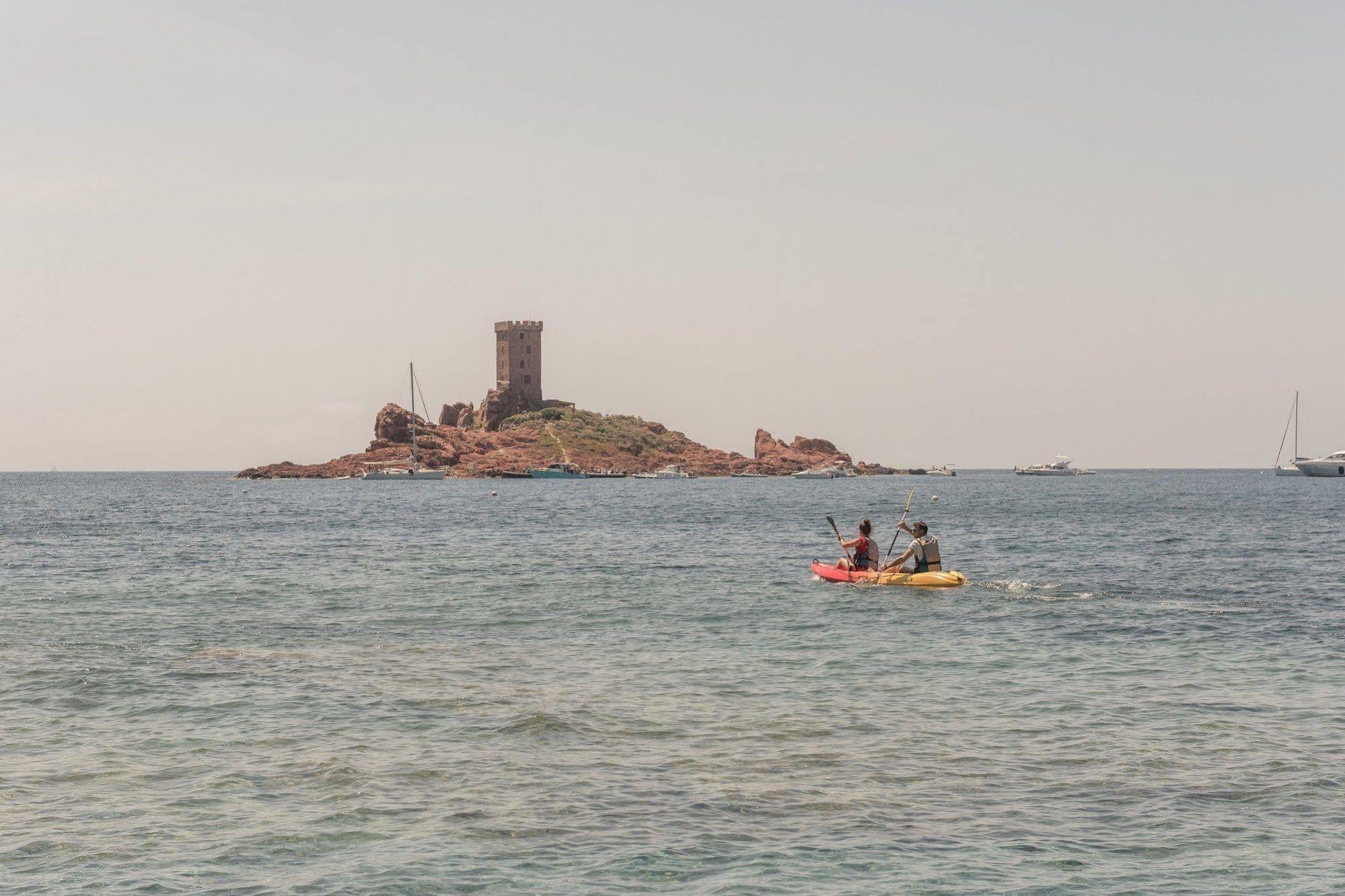 Hotel De L'Esterel Pierre & Vacances Saint-Raphaël エクステリア 写真