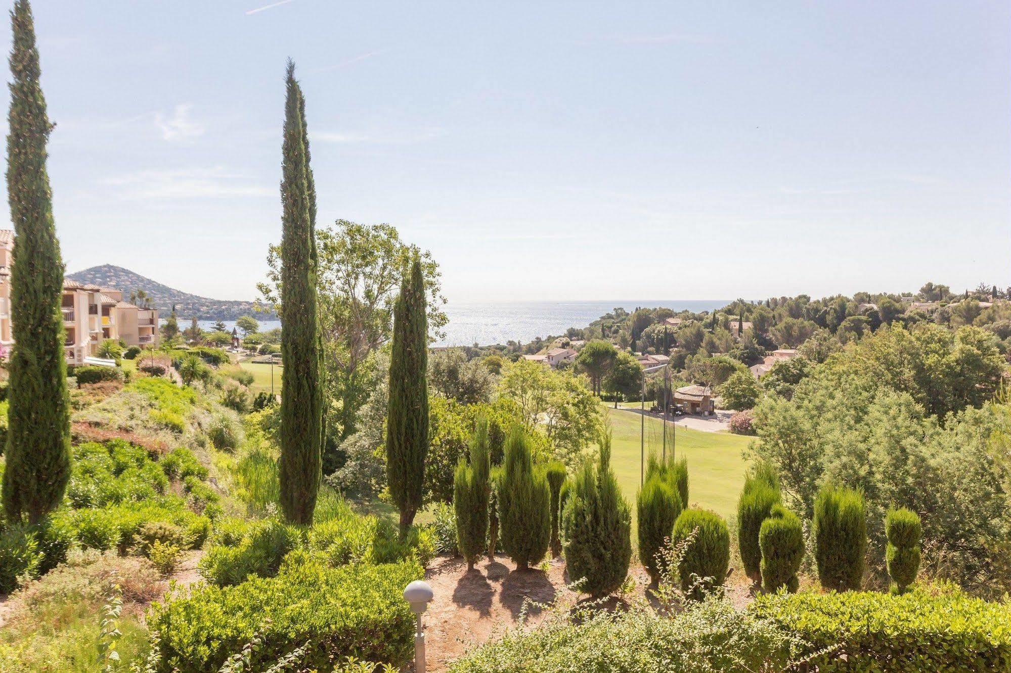 Hotel De L'Esterel Pierre & Vacances Saint-Raphaël エクステリア 写真